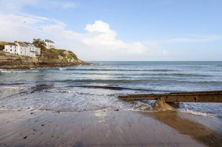 EDYVEAN, character holiday cottage, with a garden in Mevagissey