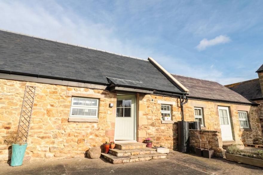 THE DAIRY, Romantic, Character Holiday Cottage In Berwick-Upon-Tweed