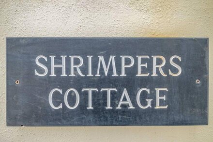 SHRIMPER'S COTTAGE, family friendly, with a garden in St Minver