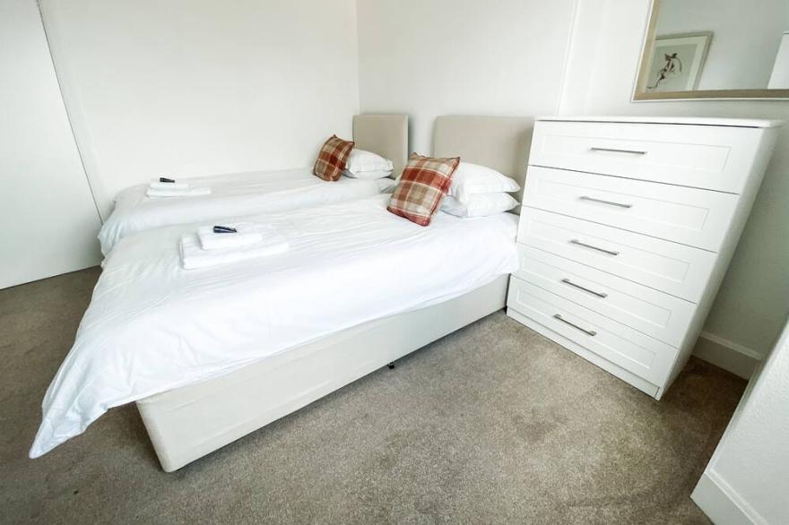 Pipelands Road -  a flat that sleeps 4 guests  in 2 bedrooms