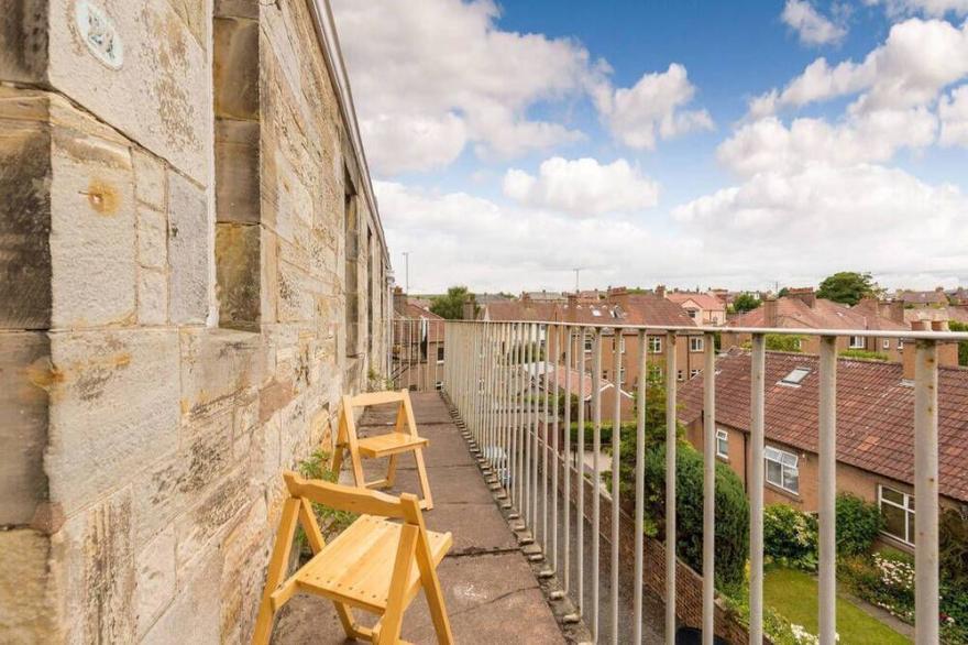 Pipelands Road -  a flat that sleeps 4 guests  in 2 bedrooms