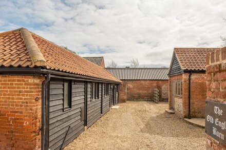 The Cart Shed is a beautiful bijou bolthole for two people looking for a peaceful, relaxing escape.