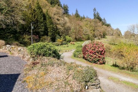 GREFFYN, family friendly, country holiday cottage in Betws-Y-Coed