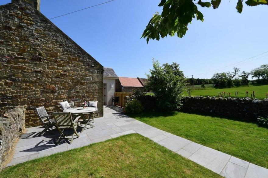FORDEL COTTAGE - Charming Cottage - Perfect For Exploring Country, Coast & City