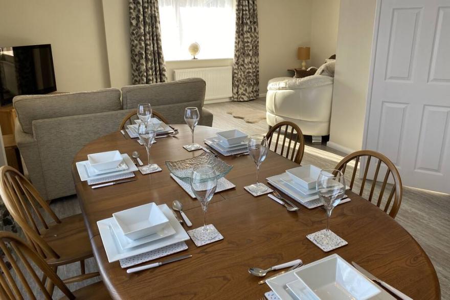 Harbour Heights - Free parking, spacious property with 2 bathrooms