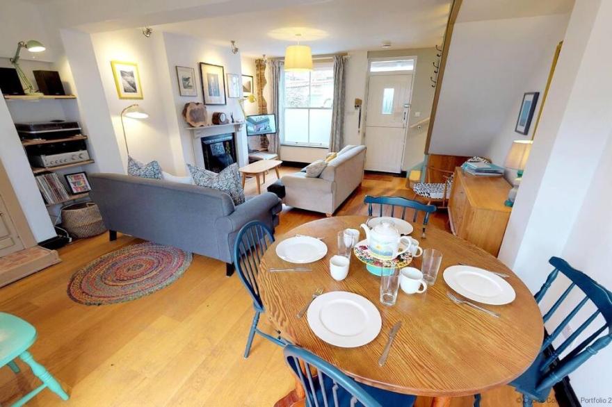 BRAUNTON SAMPHIRE | 2 Bedroom cottage sleeping 4 people