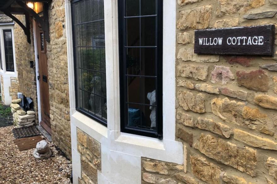 Willow Cottage Newly Refurbished Cotswold Stone 4 Bed Cottage