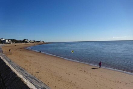 Seafront - Exmouth Holiday Apartment with Breathtaking Views