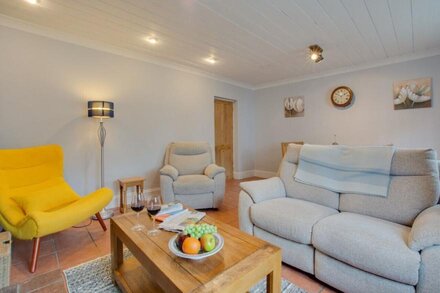 Goldsmith's Cottage - Two Bedroom House, Sleeps 3