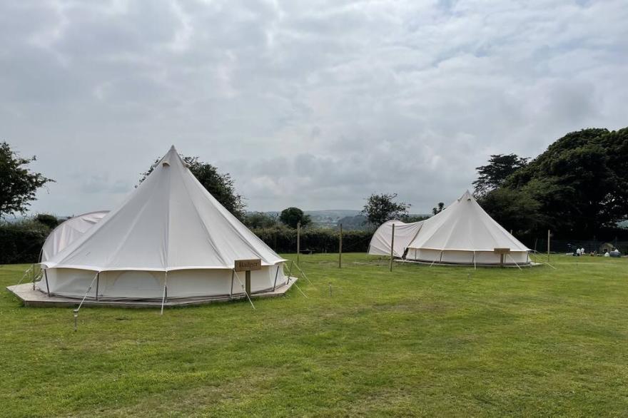 Fully Furnished Glamping (Badger) - private bathroom, excellent central location