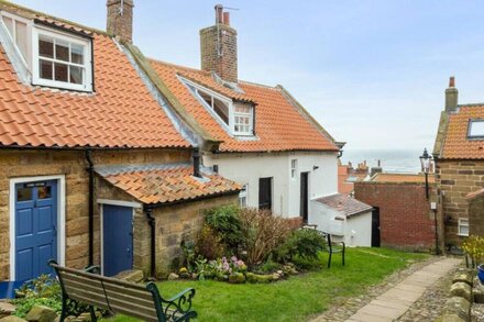 Storm Cottage - Two Bedroom House, Sleeps 5