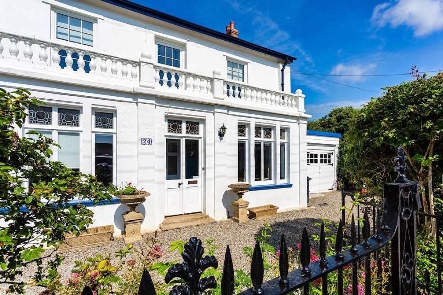 BRAUNTON THE LAURELS | 6 Bedrooms | Braunton | Sleeps 14