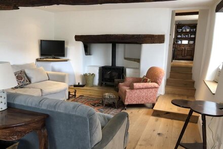 Characterful, cosy cottage with far reaching views along the Slad Valley