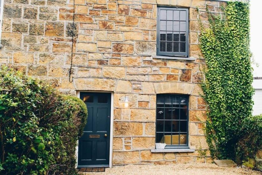 Quiet Cottage + Parking + Log Burner + Near beach
