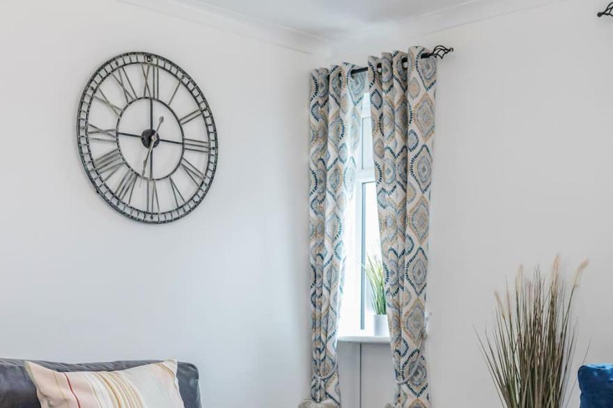 Dog Friendly House with Free Onsite Parking & Wifi