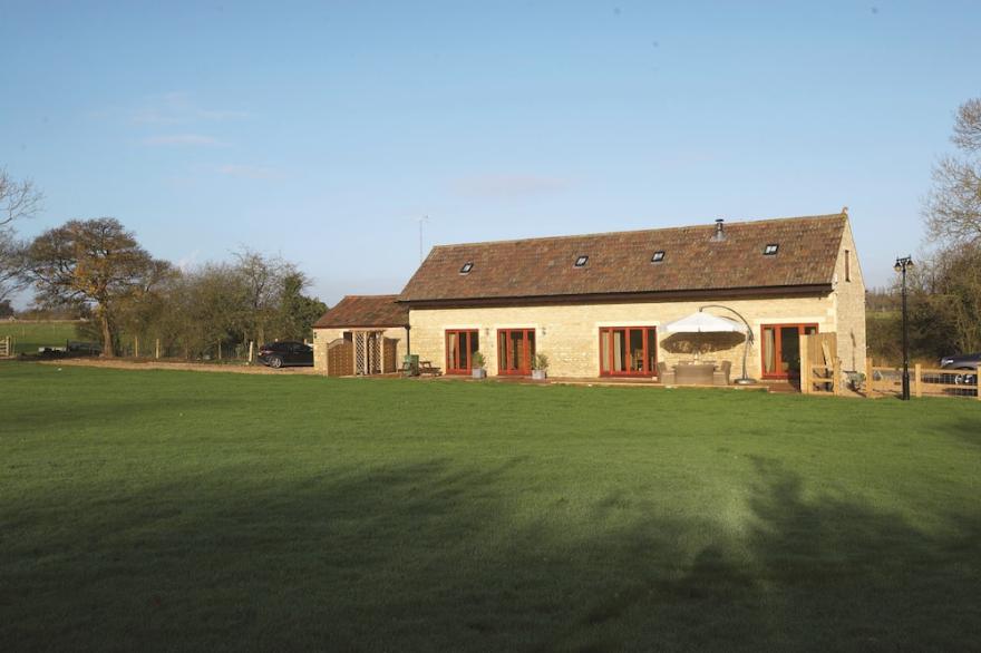 The Old Stables Is A  Pretty Farm Cottage In Wiltshire, Sleeps Eight People, Child Friendly.