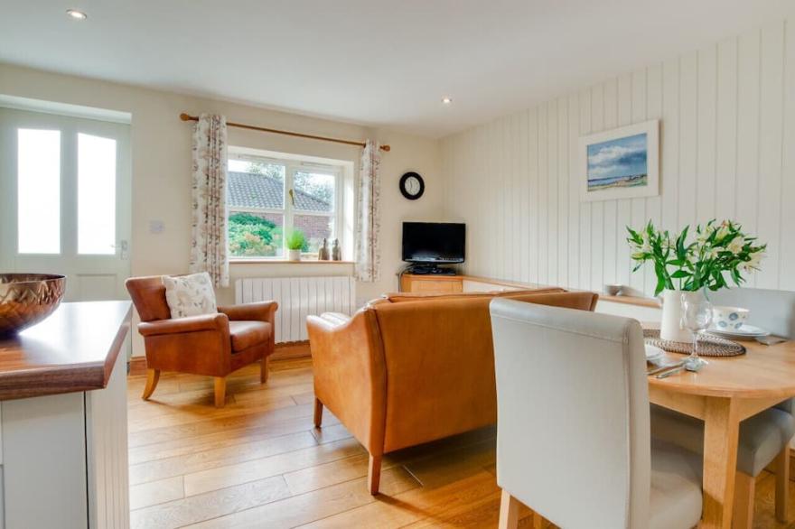 Lollipop Cottage - One Bedroom House, Sleeps 2