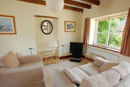 Church Barn Cottage - Two Bedroom House, Sleeps 3