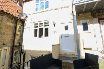 5 IVY YARD, pet friendly, character holiday cottage in Whitby