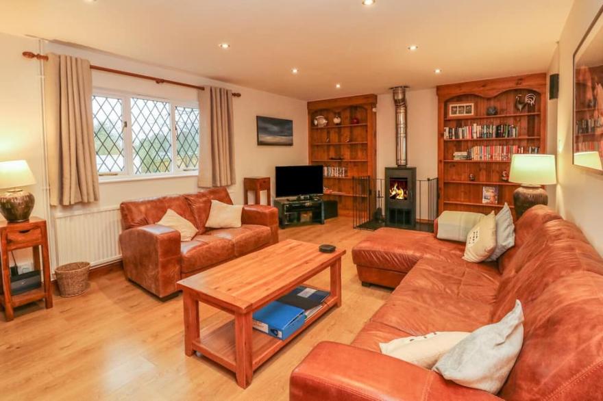 FIG TREE COTTAGE, family friendly, with hot tub in Bickleigh