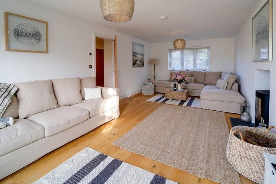 ELMWOOD, family friendly, with open fire in Polzeath