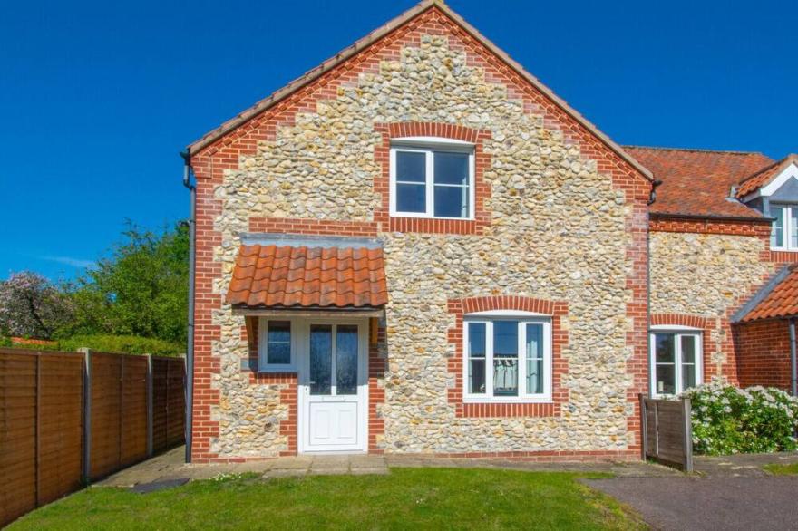 Pebble Cottage - Three Bedroom House, Sleeps 6