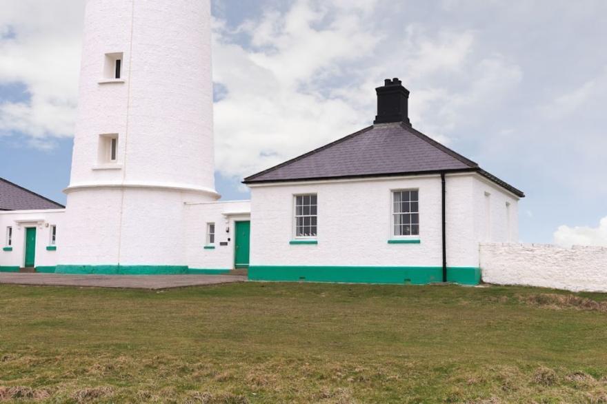 Situated At Nash Point Lighthouse, Stella Provides Accommodation For Up To Five Guests.