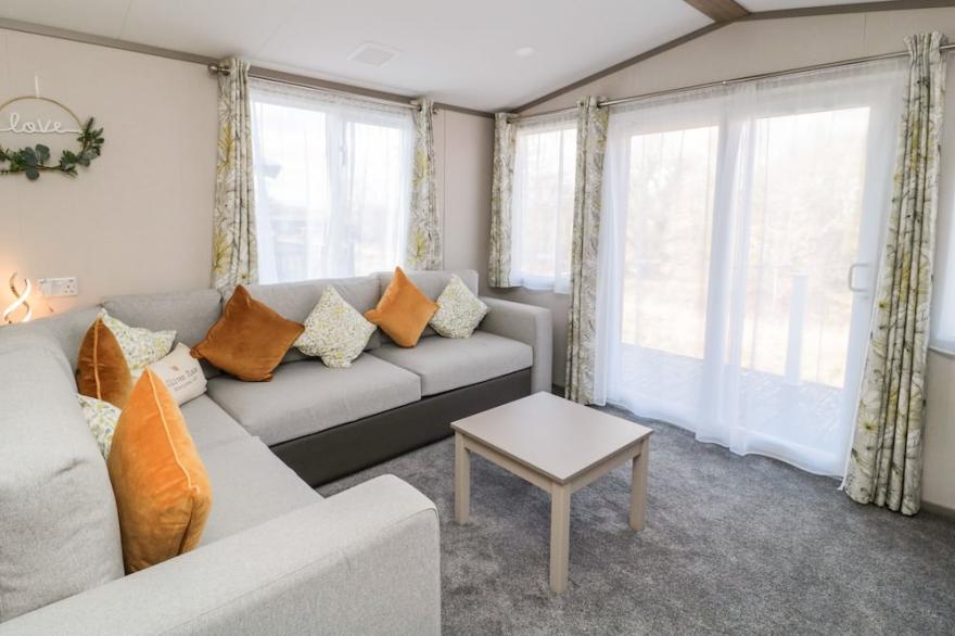 OLIVES PLACE, pet friendly, with hot tub in Felton