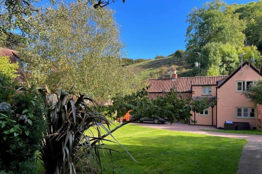 Spacious Cottage In Heart Of Quantock Hills