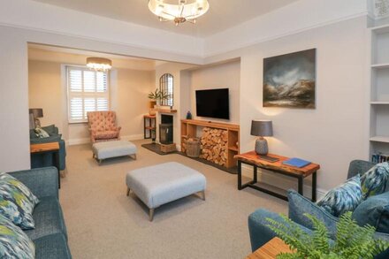 HAZELNUT COTTAGE, family friendly, with open fire in Windermere