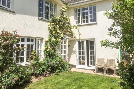 4 bedroom accommodation in Woolston near Salcombe