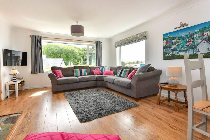 Llys Neigwl - Three Bedroom House, Sleeps 6