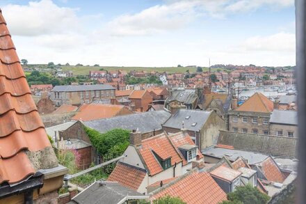 THE ANCHORAGE, family friendly, character holiday cottage in Whitby