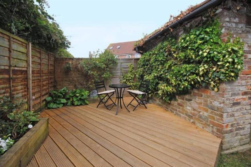 A Charming And Unique Cottage In The Centre Of Chichester - Sleeps 3