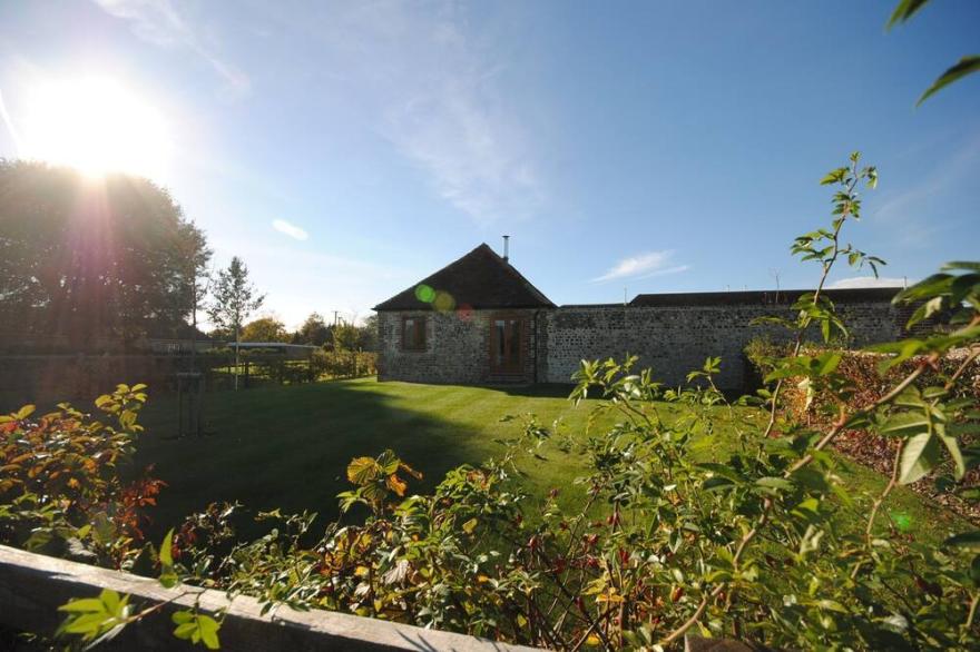 The Run, West Lavant -  A Barn Conversion That Sleeps 4 Guests  In 2 Bedrooms