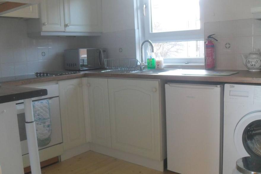 2 Bedroom Beach Side Apartment 4.5 km from Edinburgh Town Centre Shopping