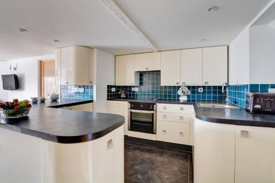 Prideaux - Two Bedroom Apartment, Sleeps 4