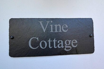 Vine Cottage - Two Bedroom House, Sleeps 4