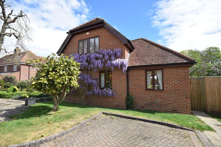 Garden Flat -  Comfortable Cottage For Two Close To Chichester And Goodwood