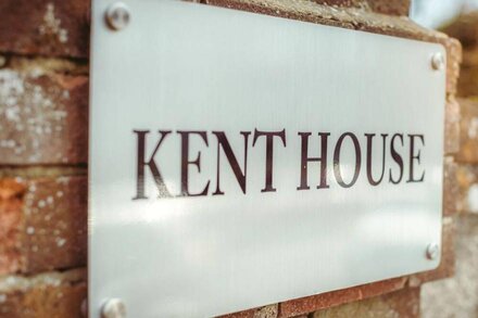 Kent House: contemporary 2-bed flat close to seafront