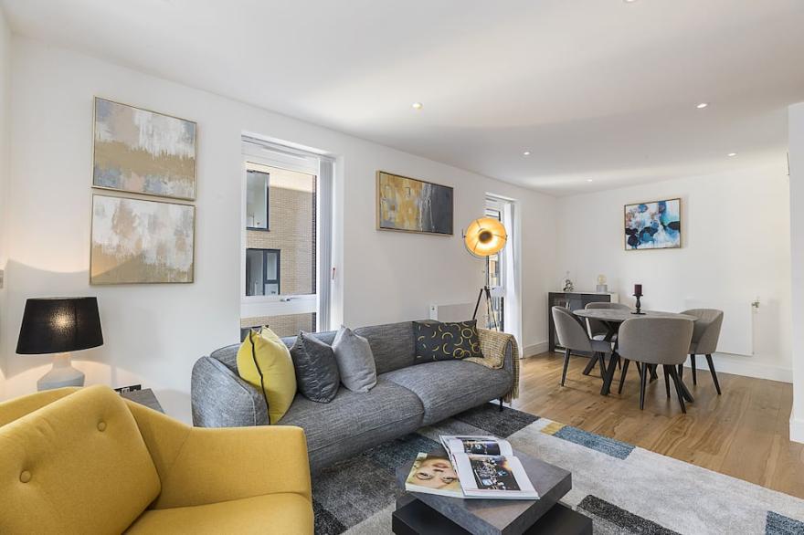 Stylish And Stunning 3 Bed Apartment, Colindale, NW London