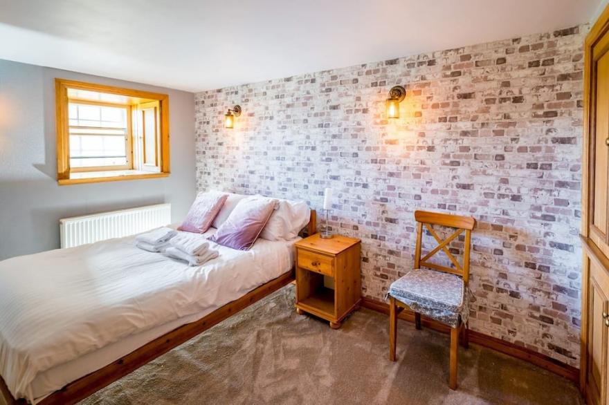 Pass the Keys | Superb 3 Bedroom Cottage with Sea Views