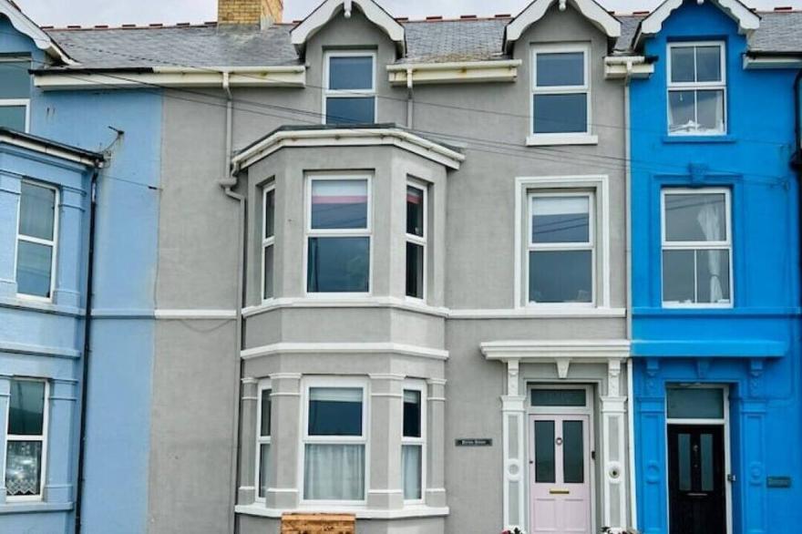 Picton House, Borth. Luxury 7 Bedroom Beachfront Home. Sleeps 14