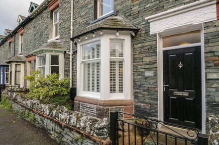 DERWENT COTTAGE, pet friendly, character holiday cottage in Keswick