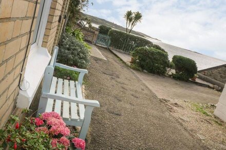 NANA'S HOUSE, pet friendly, character holiday cottage in Marazion