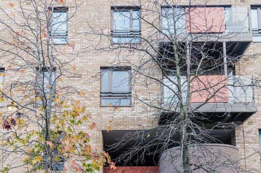 Spacious One Bedroom Riverside Flat BBH-07