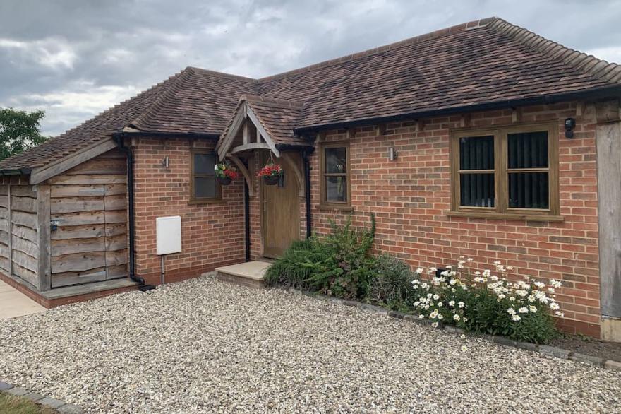 Luxury, modern property close to Stratford & Warwick-good Golf Courses