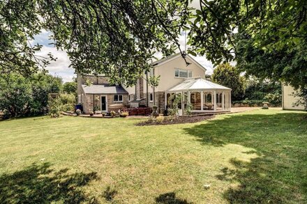 Meadow Cottage I Four bedroom Oxfordshire holiday cottage