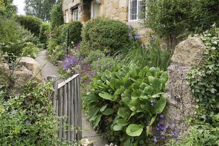 Letterbox Cottage -  a Cotswold cottage that sleeps 4 guests  in 2 bedrooms