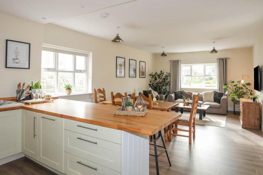 MAENAN, Family Friendly, With A Garden In Criccieth